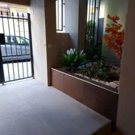 Renove En Rez De Jardin Climatise Cannes