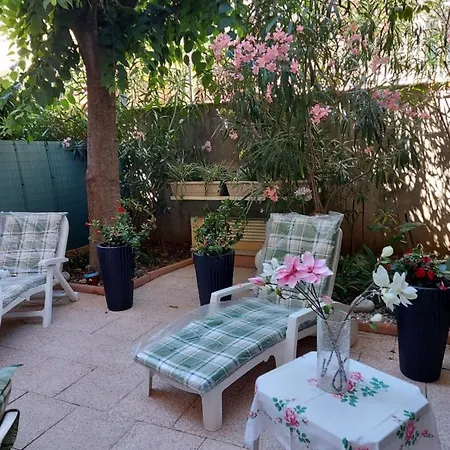 Apartment Renove En Rez De Jardin Climatise Cannes