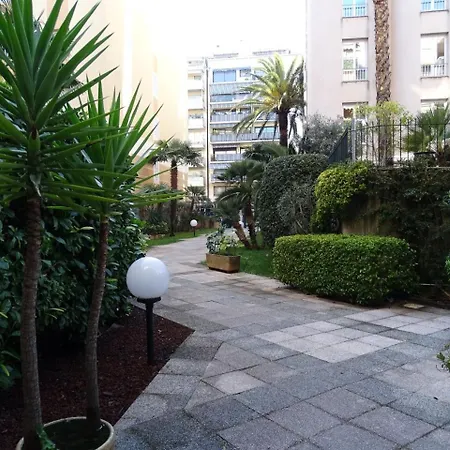 Apartment Renove En Rez De Jardin Climatise *