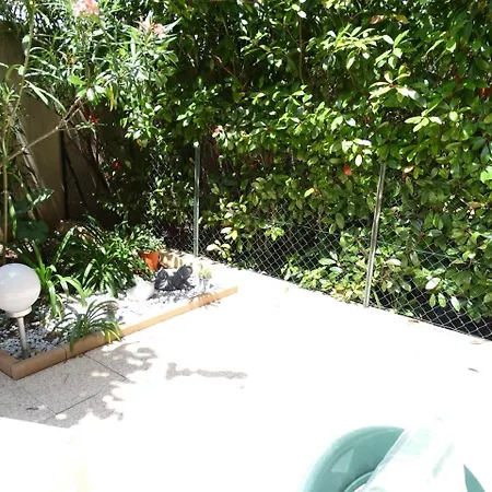 Apartment Renove En Rez De Jardin Climatise Cannes
